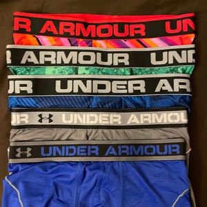 Under Armor men’s briefs (5). New without tags.     i
